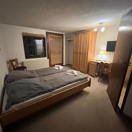 Hotel Erfurter Kreuz Kirchheim  Екстериор снимка
