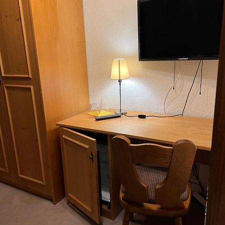 Hotel Erfurter Kreuz Kirchheim  Екстериор снимка