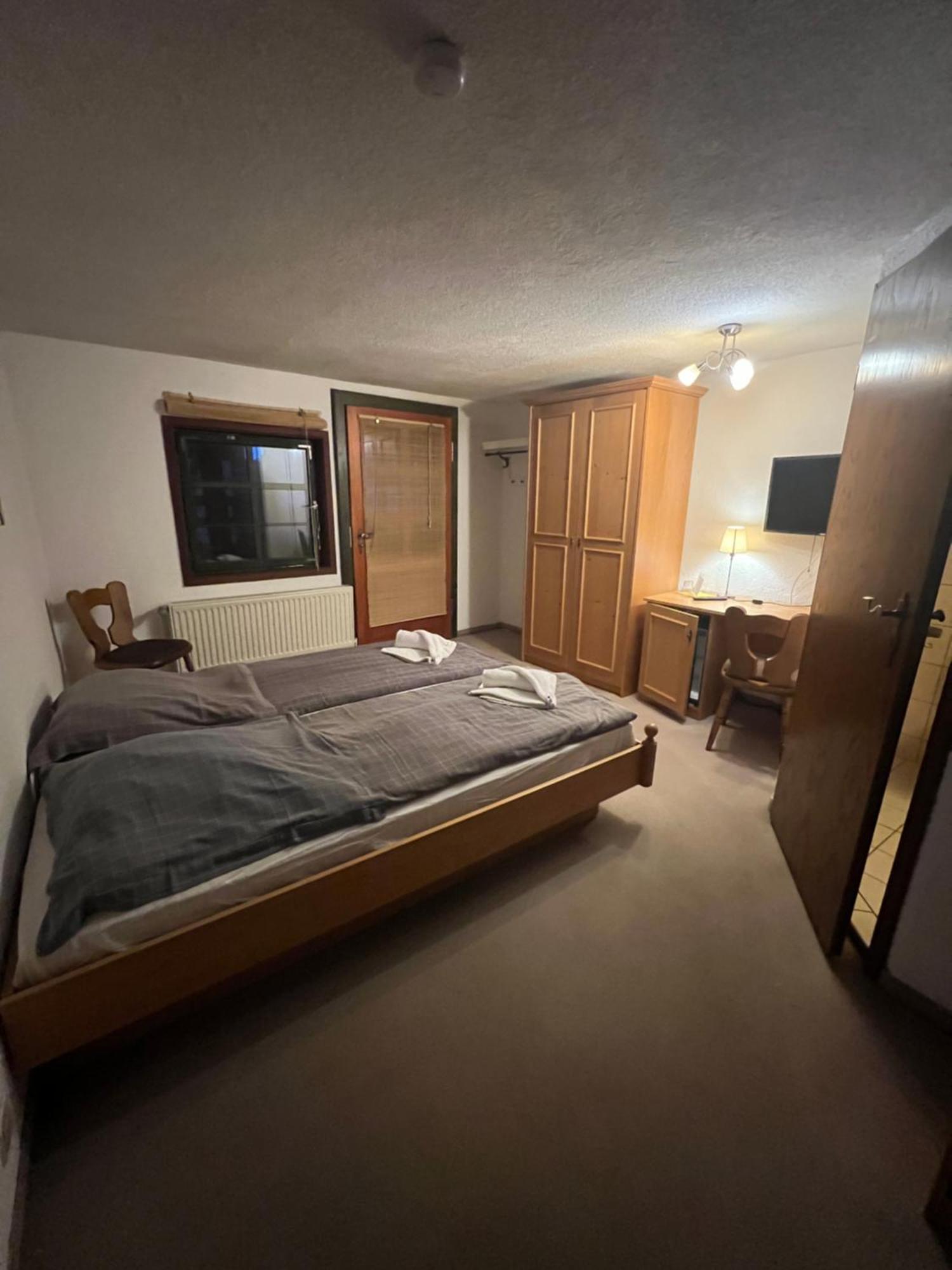 Hotel Erfurter Kreuz Kirchheim  Екстериор снимка