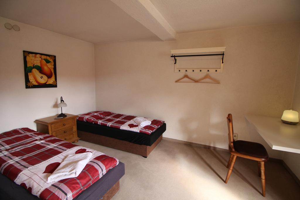 Hotel Erfurter Kreuz Kirchheim  Екстериор снимка