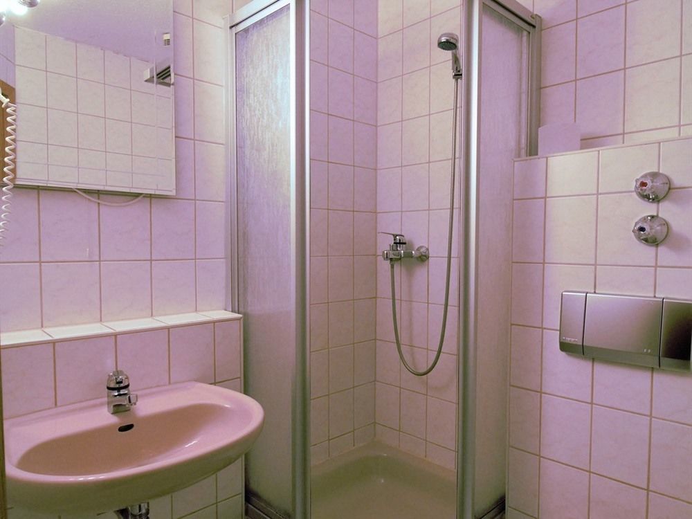 Hotel Erfurter Kreuz Kirchheim  Екстериор снимка