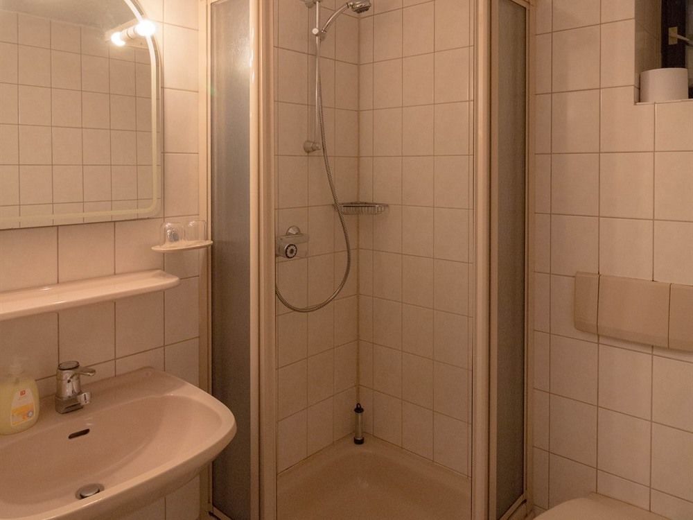 Hotel Erfurter Kreuz Kirchheim  Екстериор снимка